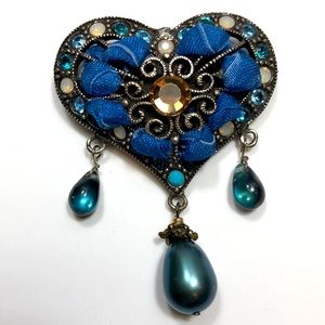 CRYSTAL HEART SHAPED BROOCH BLUE/MILK UNIQUE